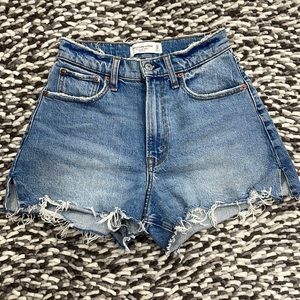A&F cutoff high rise short - curve love fit. Size 00/24